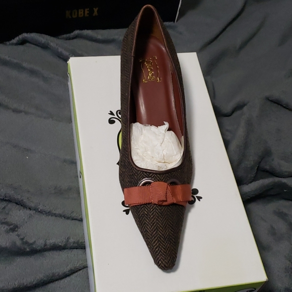 Short Heels - Picture 3 of 7